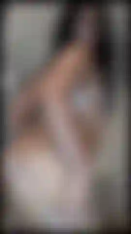 Brianna naughty_pussy hot_fingers à l'intérieur.