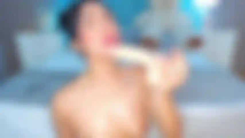 Je ne sais pas ce qui m'a pris, mais j'avais envie de te le faire, de manière incontrôlable. J'ai fini par baver et gémir pendant que je le faisais, et tu as attrapé ma tête comme si c'était la tienne. Ce n'était pas une pipe normale, c'était une pipe désordonnée. Oses-tu regarder tout ça ?