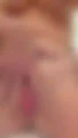 Viens me rejoindre en vacances dans une grande douche avec un pommeau de douche très puissant ! Tu veux deviner combien de fois je jouis ?