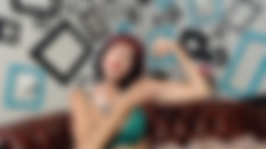Flexion topless.