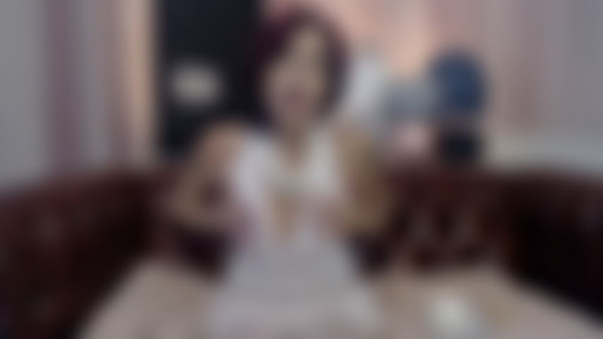 Jeune coq et voisine coquine.