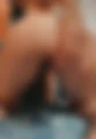 Fingering my pussy doggy style 😋