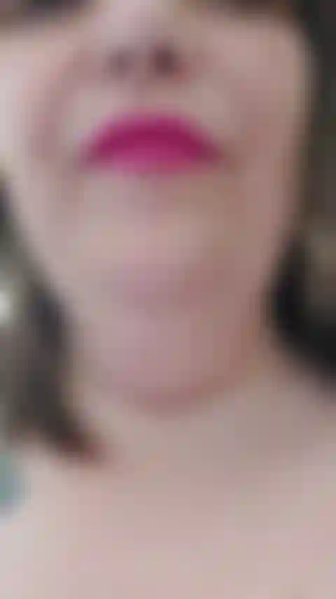 Du strip-tease coquin et du jeu de chatte.