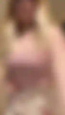 Sexy little strip session with some ass shaking