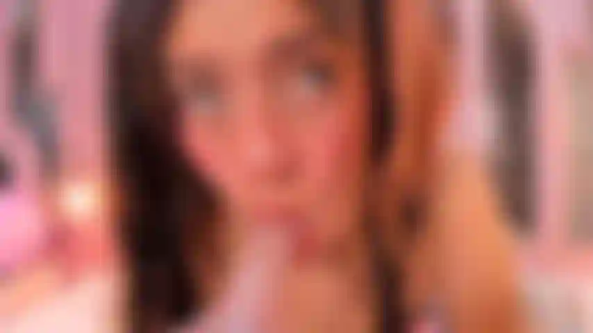 Ma bouche veut avoir ta bite dedans, la remplir de salive et t'exciter tellement que tu me baises si fort jusqu'à ce que tu m'asperges de tout ton lait.