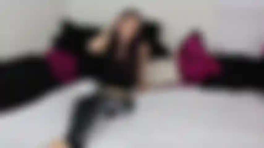 Nombril v305 plein de sperme.