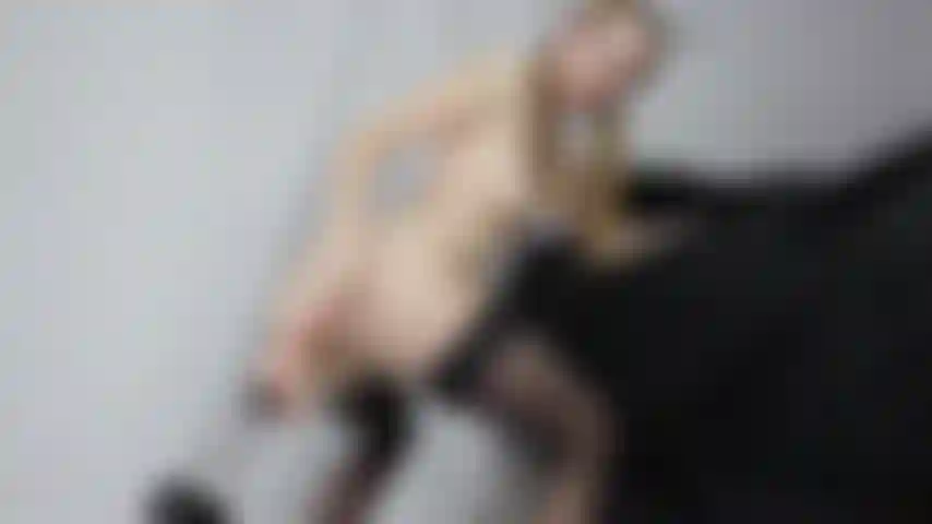 V387 fuck machine ass job et levrette.