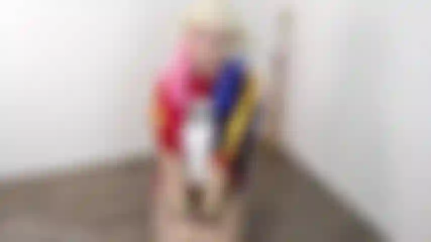 V506 harley quinn baisée par une batte de baseball.