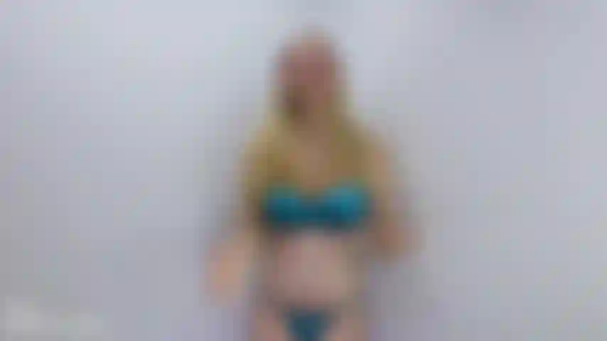 V585 custom bodyswap, je ne peux pas branler mon clitoris.