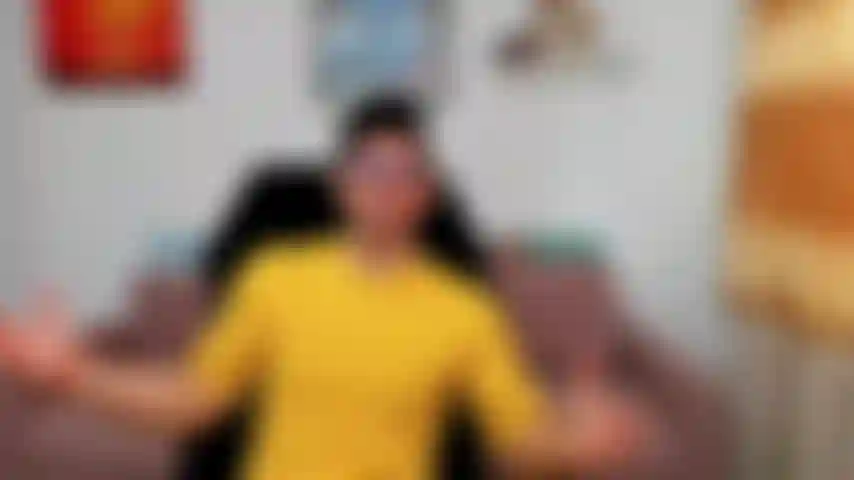 Me fléchis nu puis je durcis ma bite avec beaucoup de paroles cochonnes !