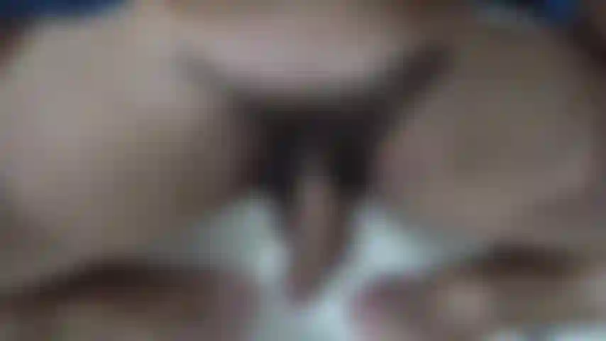 Couper mes poils pubiens et les préparer pour un rasage :)) c'était beaucoup à couper :))).