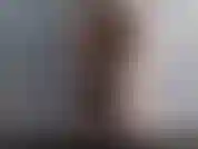 Je lave mon corps avec du gel douche.