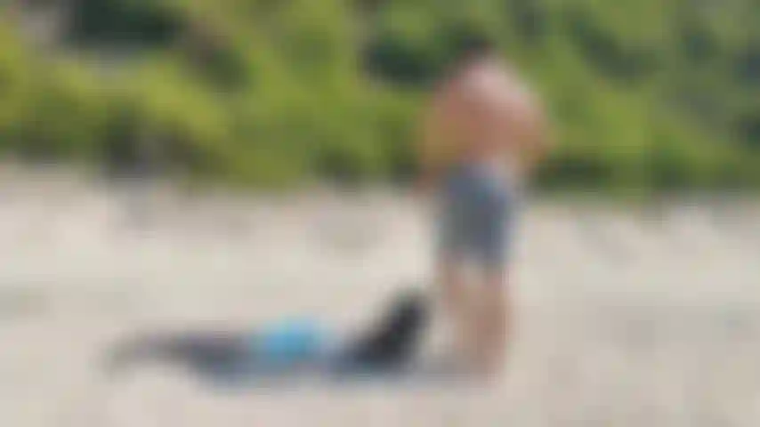 M'installant à la plage nudiste.