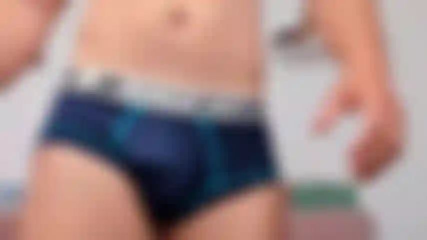 Je te montre comment je te martelerais le cul sur mon canapé.