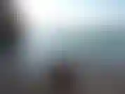 Relaxant sur une petite plage.