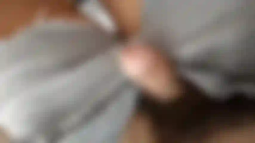 Branlant pov, tirant une belle charge épaisse sur mon gros pubis.