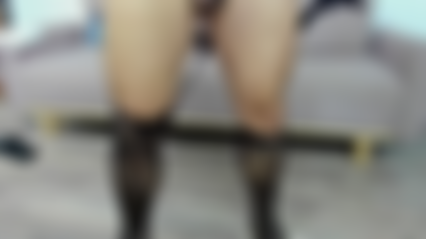 Je porte des bas noirs transparents pour femmes :).