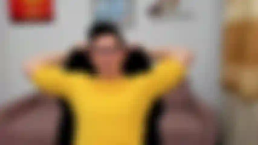 Je baise en levrette puis je me branle devant la caméra.