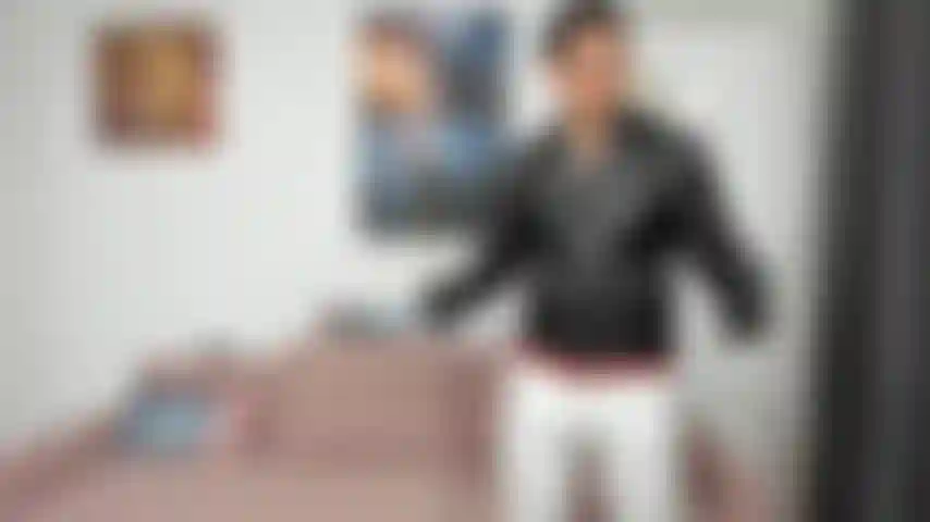 Rencontrant une fille dans les bois, alors que j'étais vêtu d'une veste en cuir et de gants en cuir. On se frotte tous les deux pour se réchauffer et j'ai fini par lui tirer une décharge sur le visage !