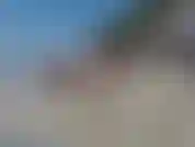 Je fais des pompes à la plage, je me promène nu, je me mouille, je prends un bain de soleil.