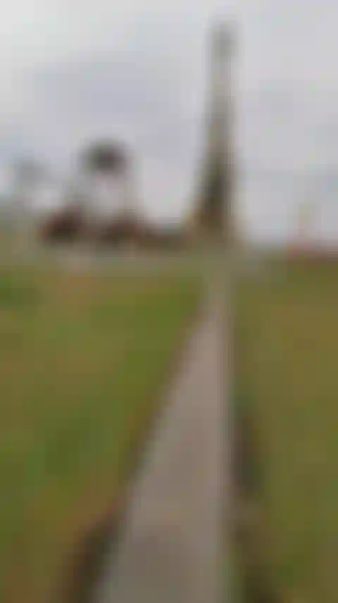 Quelques pompes sur le chemin de fer.