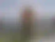 Je me mouille et je fléchis dans ma chemise sous-armure.