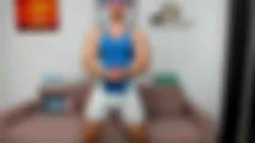 Je te baise sur mon canapé et tire une belle charge.