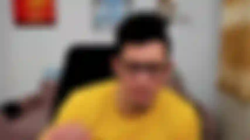 Je me branle devant la caméra.