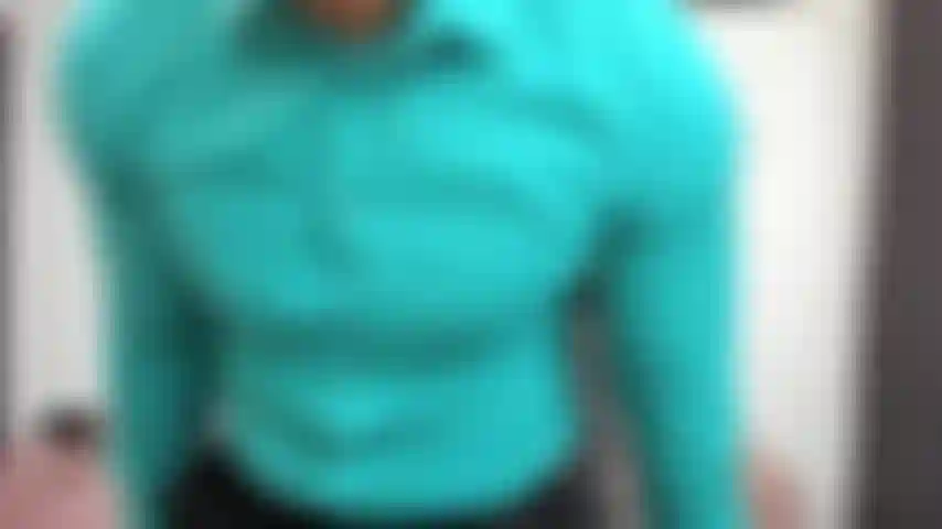 Au bureau, tu me fais boire un café d'enfer, mais je ne savais pas que tu mettais une potion pour que mes muscles grossissent.