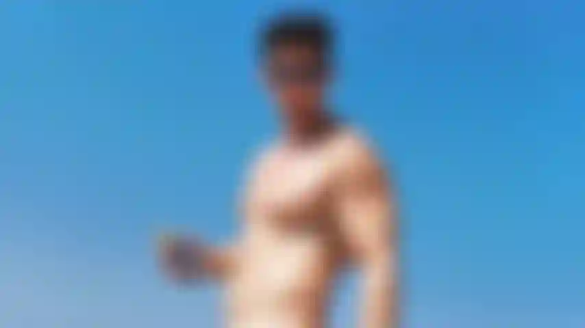 J'ai besoin d'aide avec l'huile de bronzage. Ça vous tente ?