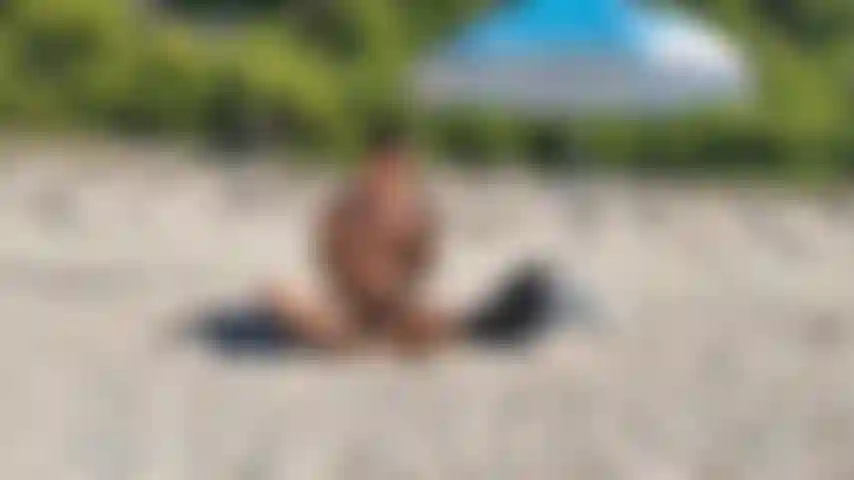 J'ai chaud même lorsque je suis assis à l'ombre, j'ai donc besoin de me rafraîchir un peu dans la mer.