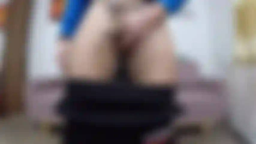 Masturbant ma bite poilue veinée.