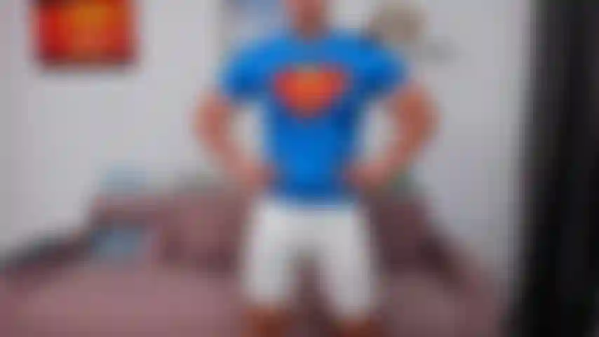 Superman cosplay, écrasant tout.