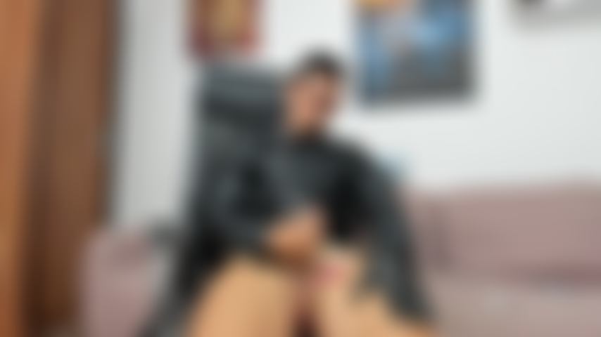 Une éjaculation intense et moite sur ma veste en cuir. Dans ce fétichisme ?