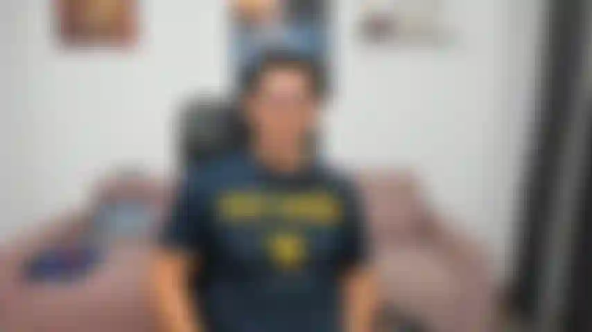 Je montre à mon petit ami comment les choses se passent du haut du ciel, c'est comme ça que je suis grand... Je veux vivre en sous-vêtements à côté de "petit brutus" ?