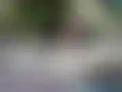 Je fais de la flexion nue sur une plage.