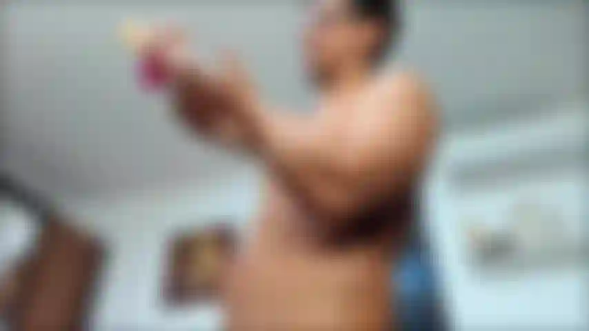 Je mets un jouet dans mon cul et je te montre comment je baise un Fleshlight.