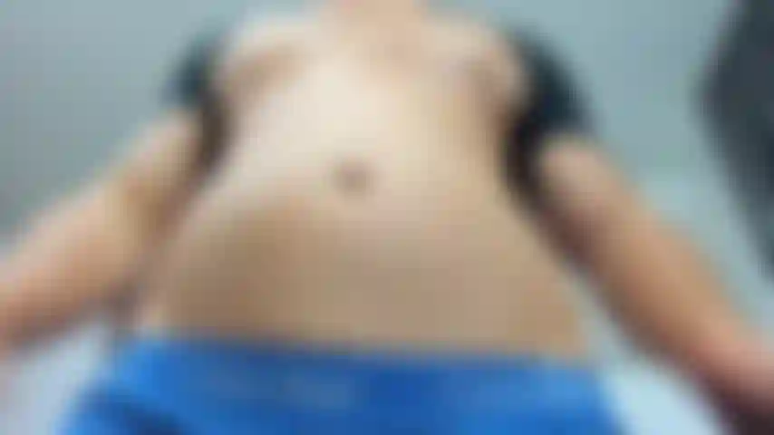 Je fais grossir mon ventre, je le souffle, j'en parle et je le masse.