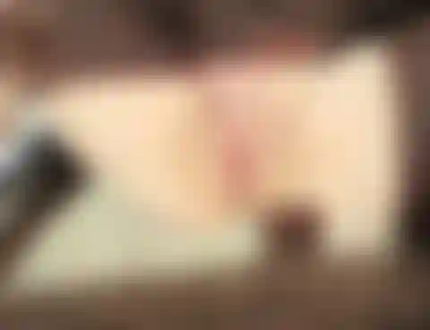 Qui se masturbe au soleil.