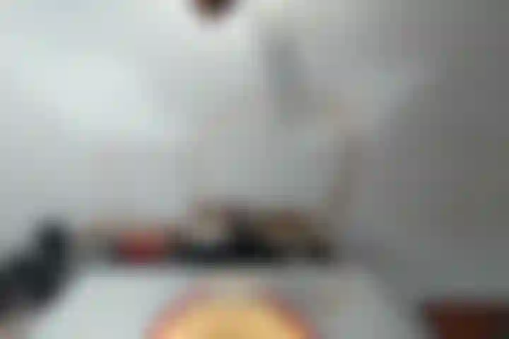 Profitez de BullMuscleJoe en jouant avec son jouet de masterbation jusqu'à ce qu'il jouisse fort sous un angle intéressant !