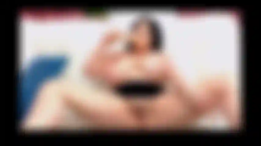 Messy deepthroat se masturbe en éjacule sur ton visage.