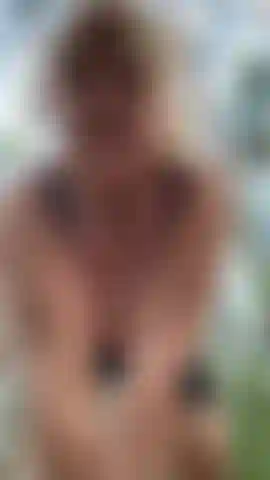 Des seins dehors à la recherche de mecs autour :).