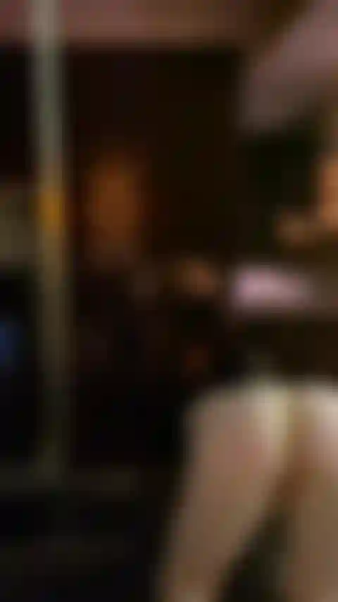 Je me baise devant le miroir.