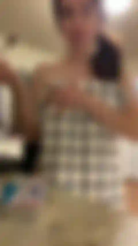 Je mange nue.