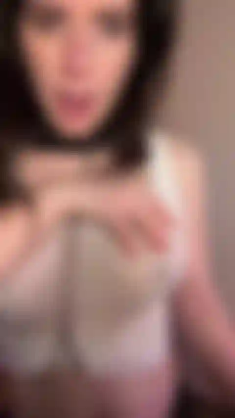 Pinces à tétons et succion de godes.