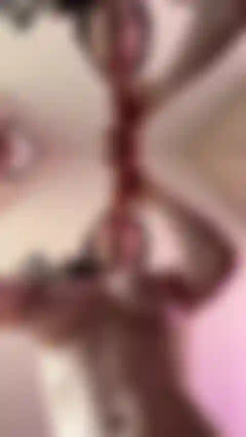 Je ne vais pas mentir, me regarder sucer des bites m'excite.