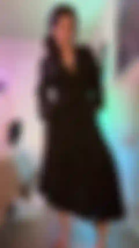 J'essaie encore une fois le gros gode noir.