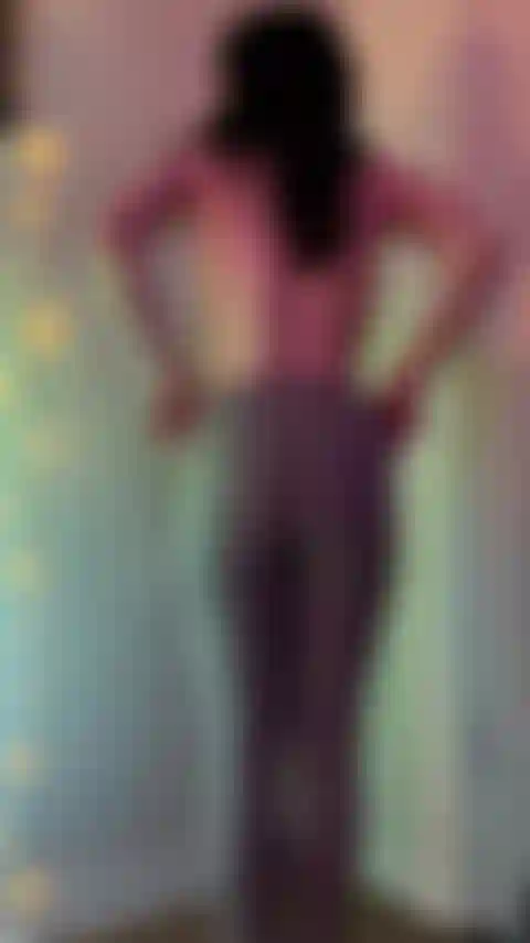 Le cul tremble et applaudit.