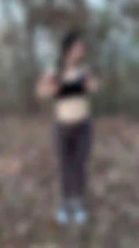 Dehors topless jumping jacks (clip).