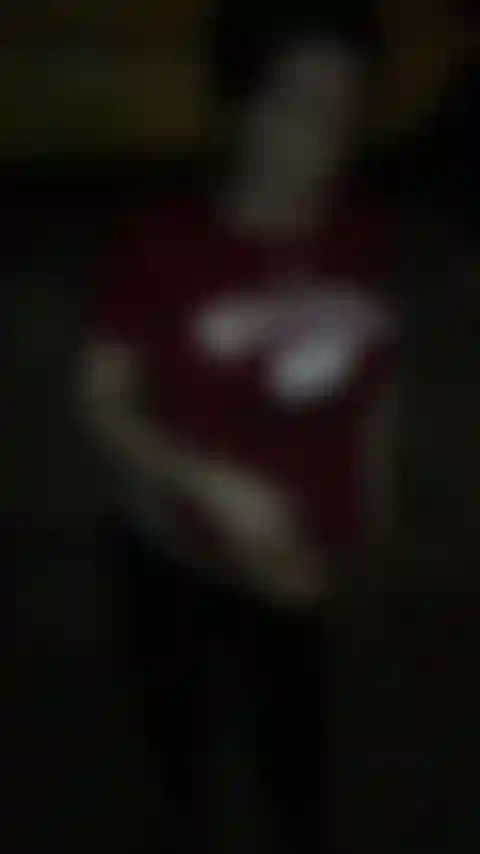 J'ai trouvé une vieille vidéo de moi en train de me doigter sur un chantier la nuit !